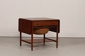 Hans J. Wegner (1914-2007)
Sybord m/skuffe og kurv til garnnøgler
fremstillet af egetræ og fineret teak plade
Producent: Andreas Tuck
Længde 67 cm + klapper 118 cm
Bredde 57 cm
Højde 60 cm
Fin stand med god patina
Bordet kan beses efter aftale
emne nr:
327025 Hans J. Wegner (1914-2007)
Sybord m/skuffe og kurv til garnnøgler
fremstillet af egetræ og fineret teak plade
Producent: Andreas Tuck
Længde 67 cm + klapper 118 cm
Bredde 57 cm
Højde 60 cm
Fin stand med god patina
Bordet kan beses efter aftale
emne nr:
327025