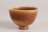 Berndt Friberg (1899-1981)
Lille delvis rund skål med okkergul glasur
på lille lav fod
Sign. Friberg studiohand
Længde 9,8 cm
Bredde 9 cm
Højde 6,9 cm
Fin stand uden skår eller reparation
emne nr:
329345 Berndt Friberg (1899-1981)
Lille delvis rund skål med okkergul glasur
på lille lav fod
Sign. Friberg studiohand
Længde 9,8 cm
Bredde 9 cm
Højde 6,9 cm
Fin stand uden skår eller reparation
emne nr:
329345