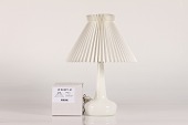 Esben Klint og Holmegaard Glasværk
Bordlampe model 311 af mundblæst hvid opalglas
med NY original Le Klint skærm 1/21
Skærmen koster alene kr. 1295,-
Lampen er tegnet af Esben Klint i 1949
Fremstillet af Holmegaard Glasværk
og Le Klint
Højde uden fatning 25 cm
H incl fatning og skærm 46 cm
Fin funktionsdygtig stand
med NY skærm
emne nr:
331326 Esben Klint og Holmegaard Glasværk
Bordlampe model 311 af mundblæst hvid opalglas
med NY original Le Klint skærm 1/21
Skærmen koster alene kr. 1295,-
Lampen er tegnet af Esben Klint i 1949
Fremstillet af Holmegaard Glasværk
og Le Klint
Højde uden fatning 25 cm
H incl fatning og skærm 46 cm
Fin funktionsdygtig stand
med NY skærm
emne nr:
331326