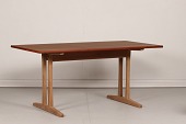 Børge Mogensen (1914-1972)
Shakerbord FDB
Fremstillet af fineret teak plade
med understel af massiv egetræ
Længde 160 cm
Bredde 82 cm
Højde 72,5 cm
Fin stand med nyfineret plade
Bordet kan beses efter aftale
emne nr:
331715 Børge Mogensen (1914-1972)
Shakerbord FDB
Fremstillet af fineret teak plade
med understel af massiv egetræ
Længde 160 cm
Bredde 82 cm
Højde 72,5 cm
Fin stand med nyfineret plade
Bordet kan beses efter aftale
emne nr:
331715