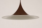 Claus Bonderup & Torsten Thorup
Stor Semi pendel af brunlakeret metal
med hvid lakering indeni
Producent: Fog og Mørup
Diameter 69 cm
Højde 36 cm
Fin funktionsdygtig stand efter alm. brug
emne nr:
331915 Claus Bonderup & Torsten Thorup
Stor Semi pendel af brunlakeret metal
med hvid lakering indeni
Producent: Fog og Mørup
Diameter 69 cm
Højde 36 cm
Fin funktionsdygtig stand efter alm. brug
emne nr:
331915