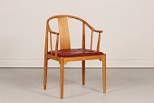 Hans J. Wegner (1914-2007)
Kinestol model 4283
Fremstillet af lyst lakeret kirsebær
m/hynde af læder
Producent: Fritz Hansen A/S 1979
Højde 81 cm
Bredde 57 cm
Dybde 55 cm
Sædehøjde 45 cm
Nypris kr. 48.201,-
Vores pris kr. 16.000
Fin stand efter alm. brug
Stolen kan beses efter aftale
emne nr:
332063 Hans J. Wegner (1914-2007)
Kinestol model 4283
Fremstillet af lyst lakeret kirsebær
m/hynde af læder
Producent: Fritz Hansen A/S 1979
Højde 81 cm
Bredde 57 cm
Dybde 55 cm
Sædehøjde 45 cm
Nypris kr. 48.201,-
Vores pris kr. 16.000
Fin stand efter alm. brug
Stolen kan beses efter aftale
emne nr:
332063