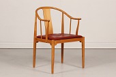 Hans J. Wegner (1914-2007)
Kinestol model 4283
Fremstillet af lys lakeret kirsebær
m/hynde af læder
Producent: Fritz Hansen A/S 1979
Højde 81 cm
Bredde 57 cm
Dybde 55 cm
Sædehøjde 45 cm
Nypris kr. 48.201,-
Vores pris kr. 16.000
Fin stand efter alm. brug
Stolen kan beses efter aftale
emne nr:
332064 Hans J. Wegner (1914-2007)
Kinestol model 4283
Fremstillet af lys lakeret kirsebær
m/hynde af læder
Producent: Fritz Hansen A/S 1979
Højde 81 cm
Bredde 57 cm
Dybde 55 cm
Sædehøjde 45 cm
Nypris kr. 48.201,-
Vores pris kr. 16.000
Fin stand efter alm. brug
Stolen kan beses efter aftale
emne nr:
332064