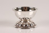 Carl M Cohr
Lille drikkekar fremstillet af sølv 830s med forgyldt inderside
Højde 4 cm - diameter 6 cm
Fin stand
emne nr:
338595 Carl M Cohr
Lille drikkekar fremstillet af sølv 830s med forgyldt inderside
Højde 4 cm - diameter 6 cm
Fin stand
emne nr:
338595
