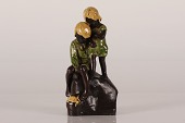 Ipsens Enke figur nr. 118 med 2 søskende som ser på en krappe
Fremstillet af keramik med gul og brun glasur
Højde 19 cm
Fin stand
emne nr:
339647 Ipsens Enke figur nr. 118 med 2 søskende som ser på en krappe
Fremstillet af keramik med gul og brun glasur
Højde 19 cm
Fin stand
emne nr:
339647