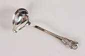 Svend Toxværd Sølv
Slank sauceske med floralt gennembrudt motiv
Fremstillet af sterling sølv i svær og kraftig kvalitet - vægt 76 gram
Stemplet Sv.T. for Svend Toxværd + 925s
Længde 19 cm
Rigtig fin stand
emne nr:
339674 Svend Toxværd Sølv
Slank sauceske med floralt gennembrudt motiv
Fremstillet af sterling sølv i svær og kraftig kvalitet - vægt 76 gram
Stemplet Sv.T. for Svend Toxværd + 925s
Længde 19 cm
Rigtig fin stand
emne nr:
339674