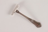 Rosenholm sølvbestik
Skub op bestikdel til barnebestik
Fremstillet af 3 tårnet sølv
Længde 10 cm
Fin stand uden monogram
emne nr:
339675 Rosenholm sølvbestik
Skub op bestikdel til barnebestik
Fremstillet af 3 tårnet sølv
Længde 10 cm
Fin stand uden monogram
emne nr:
339675