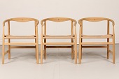 Hans J. Wegner (1914-2007)
Armstole model PP 201
Fremstillet af egetræ med indlægning af wengé
monteret med nye fletsæder
Højde 71 cm
Sædehøjde 44 cm
Bredde 58 cm
Dybde 49 cm
Fin stand med nye flet sæder
Stolene kan beses efter aftale
emne nr:
346606 Hans J. Wegner (1914-2007)
Armstole model PP 201
Fremstillet af egetræ med indlægning af wengé
monteret med nye fletsæder
Højde 71 cm
Sædehøjde 44 cm
Bredde 58 cm
Dybde 49 cm
Fin stand med nye flet sæder
Stolene kan beses efter aftale
emne nr:
346606
