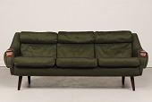H. W. Klein
Lang sofa med armlæn af palisander
Betræk af grønligt silkebetræk
Længde 195 cm
Højde 74 cm
Dybde 87 cm
Producent: Bramin Møbler
Fin stand efter alm. brug
Sofaen kan beses efter aftale
emne nr:
346801 H. W. Klein
Lang sofa med armlæn af palisander
Betræk af grønligt silkebetræk
Længde 195 cm
Højde 74 cm
Dybde 87 cm
Producent: Bramin Møbler
Fin stand efter alm. brug
Sofaen kan beses efter aftale
emne nr:
346801