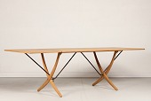 Hans J. Wegner (1914-2007)
Spisebord AT 304 med sabelformede ben og klapper
Fremstillet af egetræ og skråstivere af messing
Producent: Andreas Tuck
Længde 132/238 cm
Bredde 86 cm
Højde 72 cm
Rigtig fin stand
Bordet kan beses efter aftale
emne nr:
348911 Hans J. Wegner (1914-2007)
Spisebord AT 304 med sabelformede ben og klapper
Fremstillet af egetræ og skråstivere af messing
Producent: Andreas Tuck
Længde 132/238 cm
Bredde 86 cm
Højde 72 cm
Rigtig fin stand
Bordet kan beses efter aftale
emne nr:
348911