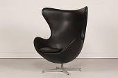 Arne Jacobsen (1902-1972)
Æggestol m/vippefunktion model 3316
Nybetrukket m/sort Paris Passion læder
fra Arne Sørensens Læderhandel
Producent: Fritz Hansen A/S
Højde 107 cm
Bredde 90 cm
Dybde 80 cm
Rigtig fin stand
Stolen kan beses efter aftale
emne nr:
353512 Arne Jacobsen (1902-1972)
Æggestol m/vippefunktion model 3316
Nybetrukket m/sort Paris Passion læder
fra Arne Sørensens Læderhandel
Producent: Fritz Hansen A/S
Højde 107 cm
Bredde 90 cm
Dybde 80 cm
Rigtig fin stand
Stolen kan beses efter aftale
emne nr:
353512