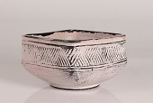 Herman A Kähler - Næstved
Firkantet Art Deco skål af keramik
med askegrå glasur med svag rosa islet
Sign HAK for Herman A Kähler
+ Denmark
Højde 10 cm
Størrelse 17 x 17 cm
Rigtig fin stand uden skader
emne nr:
357643 Herman A Kähler - Næstved
Firkantet Art Deco skål af keramik
med askegrå glasur med svag rosa islet
Sign HAK for Herman A Kähler
+ Denmark
Højde 10 cm
Størrelse 17 x 17 cm
Rigtig fin stand uden skader
emne nr:
357643