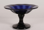 Gammel sukkerfad eller kandisskål med ombukket kant
og buklet kumme fremstillet af mørkeblåt glas
Holmegaard midten af det 19 århundrede
Højde 8,8 cm - diameter 14 cm
Fin stand
emne nr:
361255 Gammel sukkerfad eller kandisskål med ombukket kant
og buklet kumme fremstillet af mørkeblåt glas
Holmegaard midten af det 19 århundrede
Højde 8,8 cm - diameter 14 cm
Fin stand
emne nr:
361255
