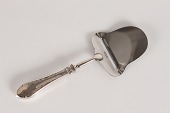Bernstorff Sølvbestik
Ostehøvel med stål skær
Længde 21,5 cm
Fin stand
emne nr:
361257 Bernstorff Sølvbestik
Ostehøvel med stål skær
Længde 21,5 cm
Fin stand
emne nr:
361257