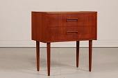 Dansk Møbeldesign
Kommode med 2 skuffer
fremstillet af teak
Højde 62 cm
Bredde 58 cm
Dybde 33 cm
Dansk Møbelproducent
Fin stand efter alm brug
Kommoden kan beses efter aftale
emne nr:
361470 Dansk Møbeldesign
Kommode med 2 skuffer
fremstillet af teak
Højde 62 cm
Bredde 58 cm
Dybde 33 cm
Dansk Møbelproducent
Fin stand efter alm brug
Kommoden kan beses efter aftale
emne nr:
361470