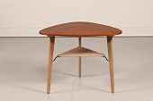 Dansk Møbeldesign
Trekantet sofabord fremstillet af teaktræ
med ben og hylde af egetræ
Dansk møbelproducent
Længde 64,5 cm
Bredde 62 cm
Højde 50 cm
Fin stand efter almindelig brug
Bordet kan beses efter aftale
emne nr:
361473 Dansk Møbeldesign
Trekantet sofabord fremstillet af teaktræ
med ben og hylde af egetræ
Dansk møbelproducent
Længde 64,5 cm
Bredde 62 cm
Højde 50 cm
Fin stand efter almindelig brug
Bordet kan beses efter aftale
emne nr:
361473