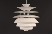 Poul Henningsen (1894-1967)
PH Kuglelamel eller Snowball lampe
fremstillet af hvidlakeret og
blank forkromet metal
Højde 40 cm
Diameter 40 cm
Producent: Louis Poulsen A/S
Fin funktionsdygtig stand
emne nr:
364859 Poul Henningsen (1894-1967)
PH Kuglelamel eller Snowball lampe
fremstillet af hvidlakeret og
blank forkromet metal
Højde 40 cm
Diameter 40 cm
Producent: Louis Poulsen A/S
Fin funktionsdygtig stand
emne nr:
364859