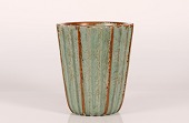 Michael Andersen & Søn
Høj Art Deco vase af keramik fra 1930'erne
Dekoreret med glasur i grønlige og orange nuancer
model nr. 4556
Sign monogram for Michael Andersen - Bornholm
Højde 24,5 cm
Diameter 21 cm
Fin stand uden rep eller revner
emne nr:
365569 Michael Andersen & Søn
Høj Art Deco vase af keramik fra 1930'erne
Dekoreret med glasur i grønlige og orange nuancer
model nr. 4556
Sign monogram for Michael Andersen - Bornholm
Højde 24,5 cm
Diameter 21 cm
Fin stand uden rep eller revner
emne nr:
365569