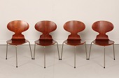 Arne Jacobsen (1902-1971)
Tidlige myrestole på 3 ben model nr. 3100
fremstillet af oliebehandlet teak
Producent: Fritz Hansen A/S
Højde 77 cm
Sæde højde 44 cm
Bredde 41 cm
Dybde 48 cm
Fin stand med stabile rygge og god farve
Stolene kan beses efter aftale
emne nr:
365938 Arne Jacobsen (1902-1971)
Tidlige myrestole på 3 ben model nr. 3100
fremstillet af oliebehandlet teak
Producent: Fritz Hansen A/S
Højde 77 cm
Sæde højde 44 cm
Bredde 41 cm
Dybde 48 cm
Fin stand med stabile rygge og god farve
Stolene kan beses efter aftale
emne nr:
365938