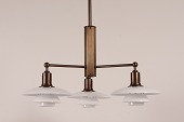 Poul Henningsen (1894-1967)
Stammekrone af brunpatineret messing
m/3 arme monteret med hvide opalglasskærme
Diameter ca. 55 cm
Producent: Louis Poulsen A/S
Fin funktionsdygtig stand
uden skår i glasset
emne nr:
366287 Poul Henningsen (1894-1967)
Stammekrone af brunpatineret messing
m/3 arme monteret med hvide opalglasskærme
Diameter ca. 55 cm
Producent: Louis Poulsen A/S
Fin funktionsdygtig stand
uden skår i glasset
emne nr:
366287