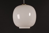 Vilhelm Lauritsen (1894-1984)
Stor radiohus pendel VL 45 fremstillet af hvidt glas
med blank overflade og messing montering
Højde 32 cm
Diameter 32 cm
Producent: Louis Poulsen A/S
Fin funktionsdygtig stand
med mini skår i glasset - se nærbillede
emne nr:
366288 Vilhelm Lauritsen (1894-1984)
Stor radiohus pendel VL 45 fremstillet af hvidt glas
med blank overflade og messing montering
Højde 32 cm
Diameter 32 cm
Producent: Louis Poulsen A/S
Fin funktionsdygtig stand
med mini skår i glasset - se nærbillede
emne nr:
366288