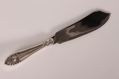 Dansk Sølvvarefabrik
Lagkagekniv med skaft af ægte 3 tårnet sølv
og blad af rustfrit stål
Længde 26 cm
Stemplet med 3 tårne fra 1948
Fin stand
emne nr:
366964 Dansk Sølvvarefabrik
Lagkagekniv med skaft af ægte 3 tårnet sølv
og blad af rustfrit stål
Længde 26 cm
Stemplet med 3 tårne fra 1948
Fin stand
emne nr:
366964