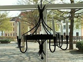 Håndsmedet jernkrone til levende lys - nyfremstillet antik look
Diameter 70 cm - længde 150 cm evt. kortere
emne nr:
65981 Håndsmedet jernkrone til levende lys - nyfremstillet antik look
Diameter 70 cm - længde 150 cm evt. kortere
emne nr:
65981