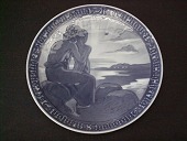 Kongelig platte
"Mor og søn ser mod opgående sol"
Tegnet af Gotfred Rode - 3488 eksemplarer
Diameter 23 cm
emne nr:
73918 Kongelig platte
"Mor og søn ser mod opgående sol"
Tegnet af Gotfred Rode - 3488 eksemplarer
Diameter 23 cm
emne nr:
73918