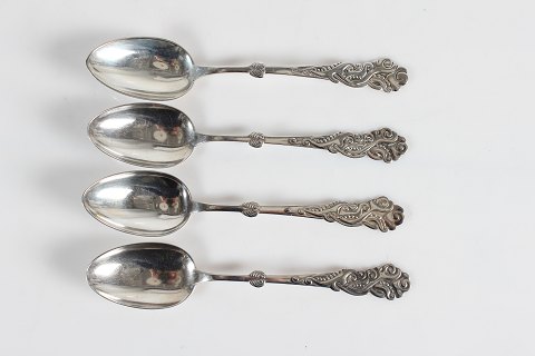 Tang Silver Cutlery
Dessert spoons
L 18,5 cm
