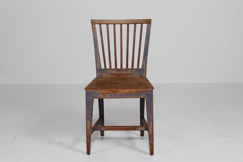 Antique chair
Wood with remaining blue paint
